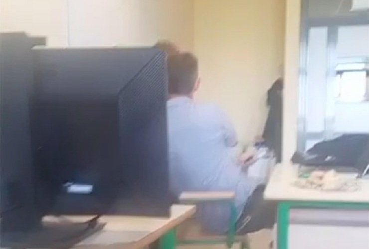 l professore nel video