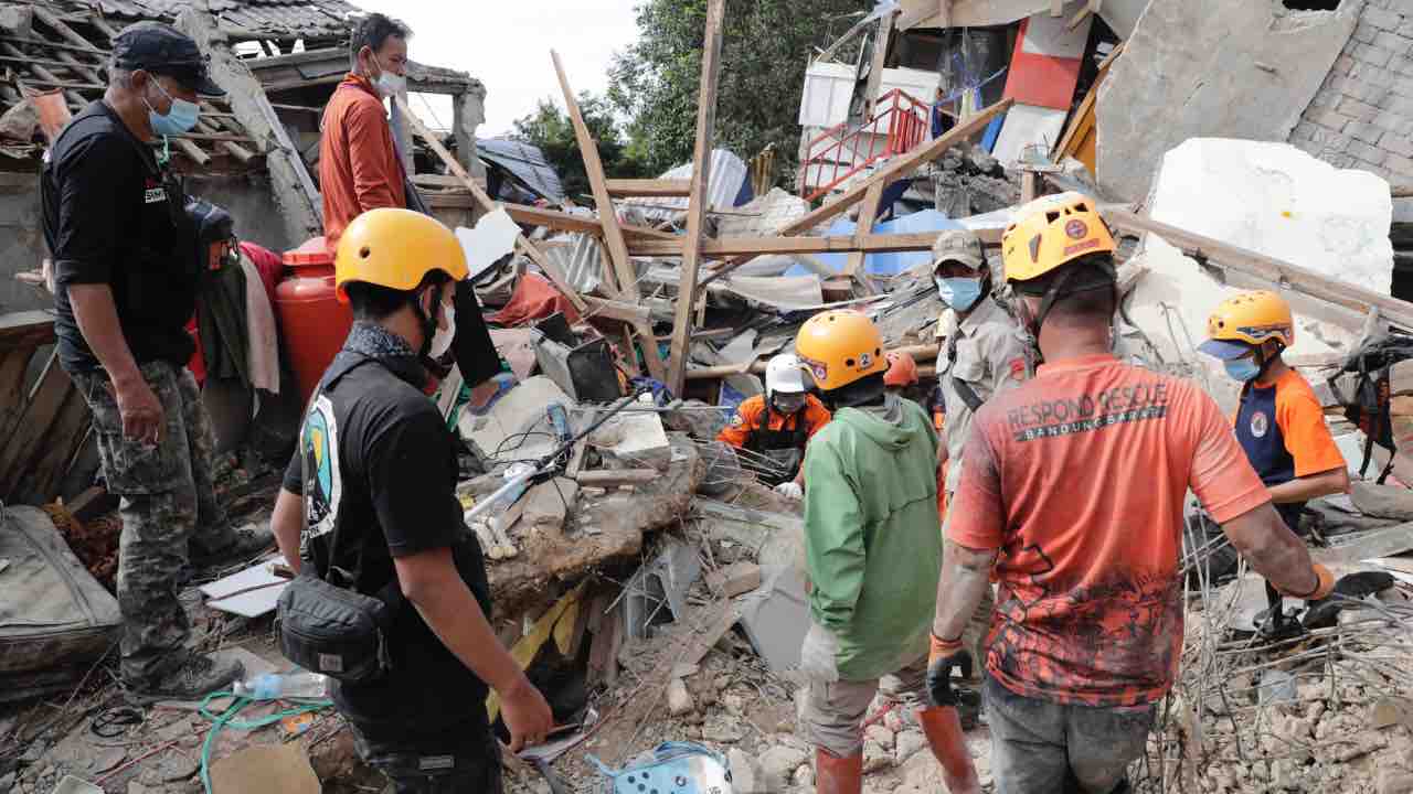 macerie del terremoto in Indonesia