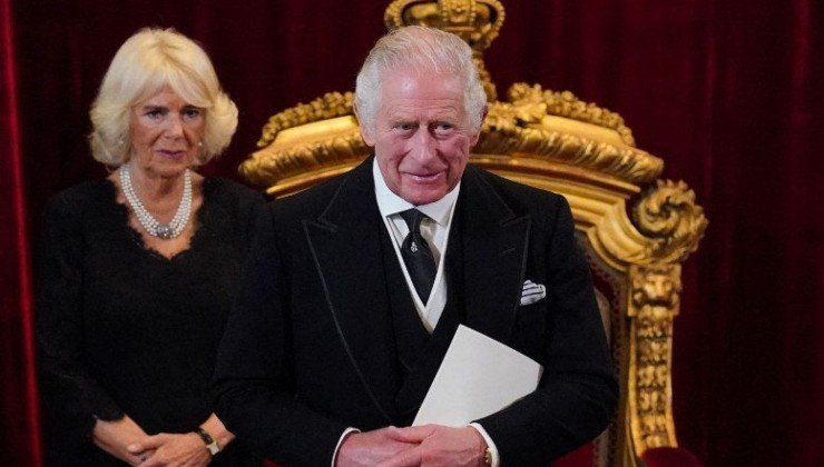 Re Carlo III: ecco chi prende le decisioni importanti al suo posto