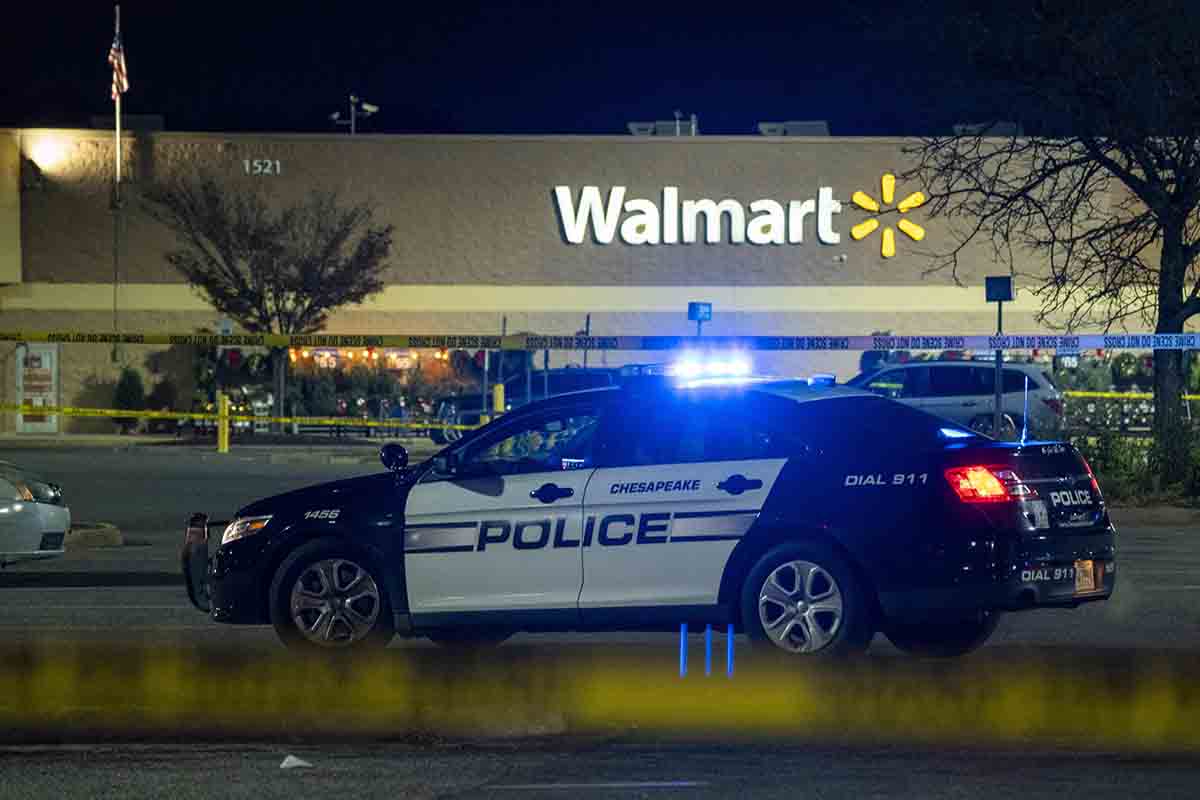 Scena della sparatoria nel supermercato Walmart