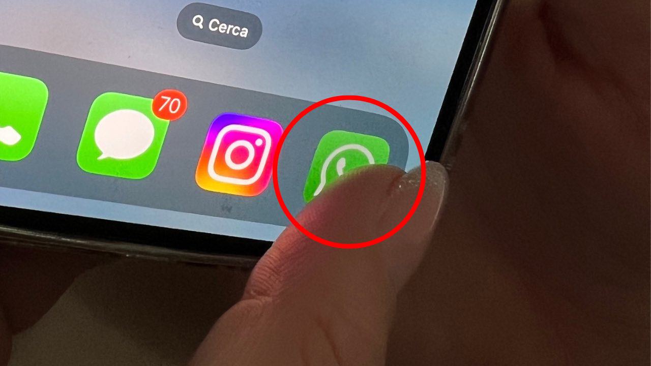 Cosa succede se tieni premuta l'icona di WhatsApp