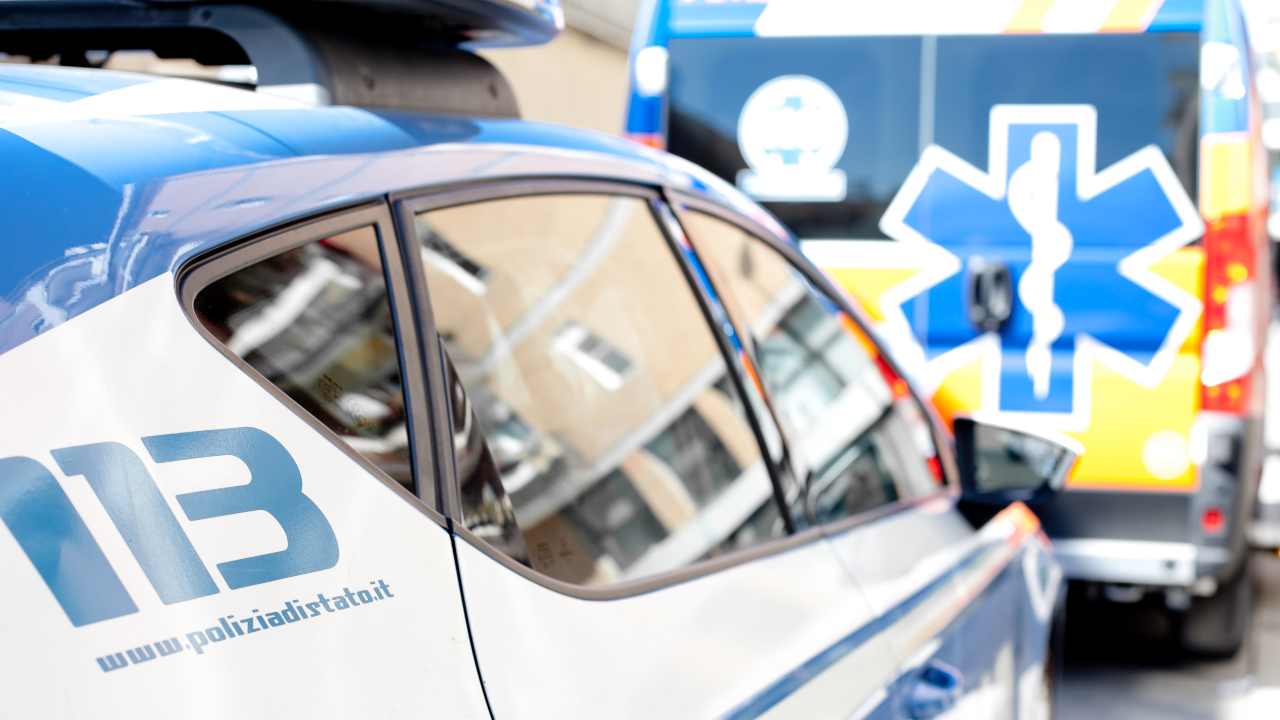 auto polizia e ambulanza