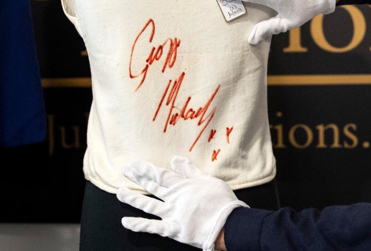 Autografo di George Michael sulla 'Wham!' T-shirt