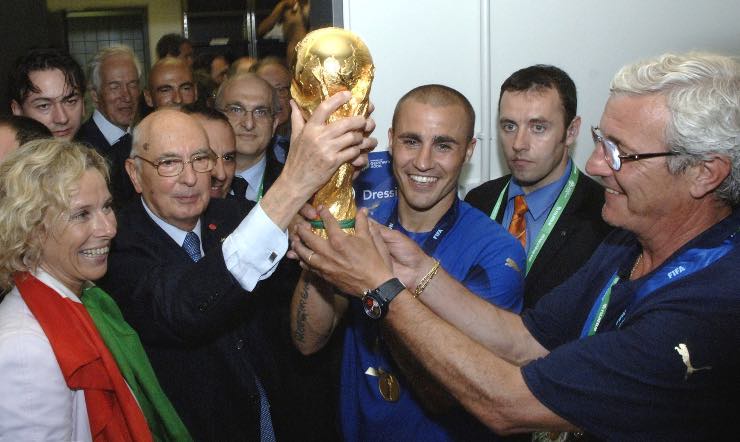 Cannavaro e Lippi con la Coppa del mondo