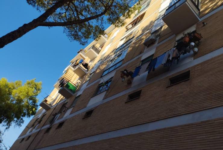 La finestra da cui e' caduto Hasib Omerovic.