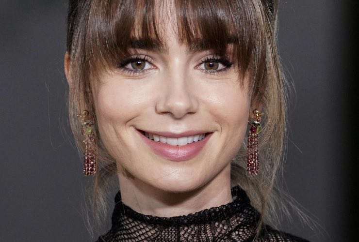 Lily Collins (Emily Cooper)