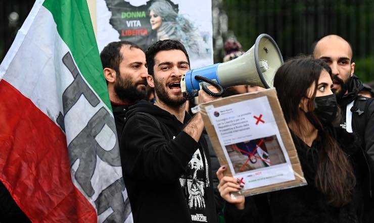 Manifestanti contro la pena di morte in Iran