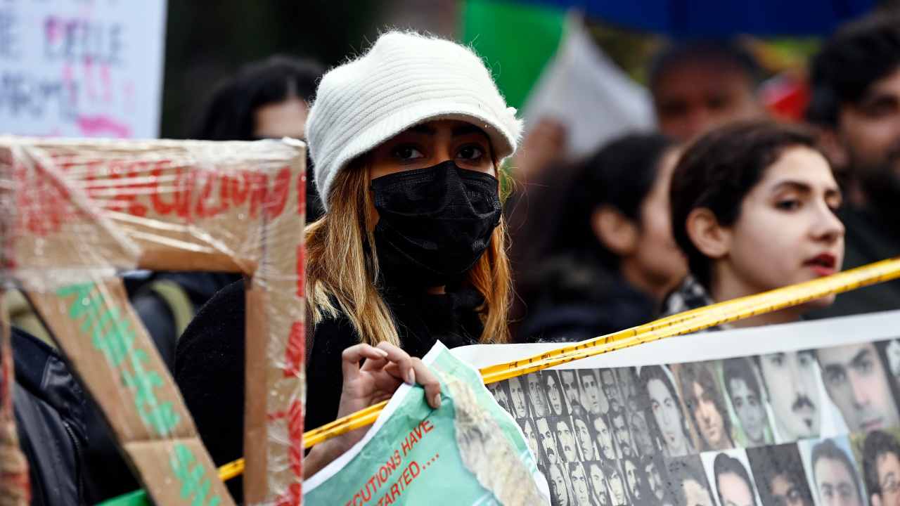 Manifestazione fuori ambasciata Iran a Roma
