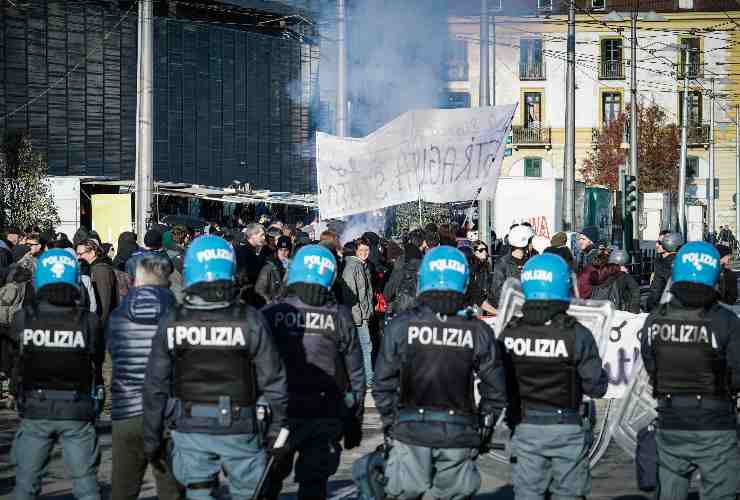 Manifestazione di solidarietà degli anarchici per il processo ad Alfredo Cospito 