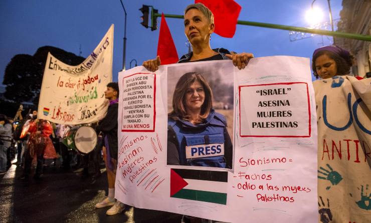 protesta per la morte della reporter