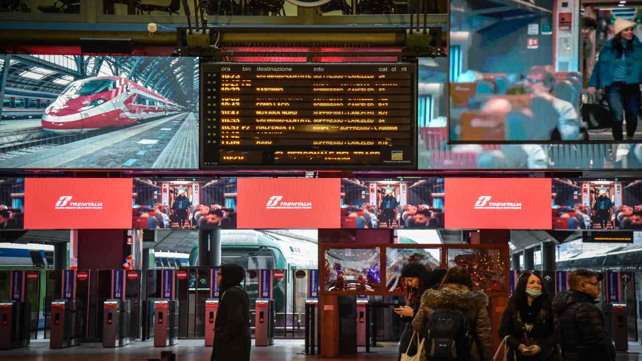 Stazione ferroviaria Trenord