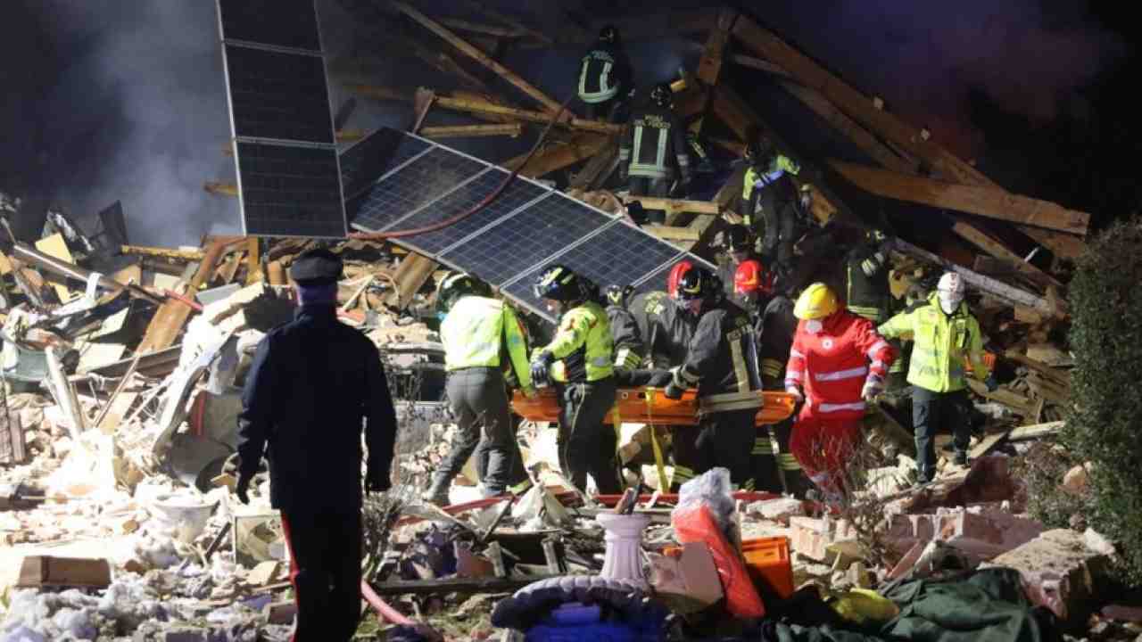 Villetta esplosa ad Asti