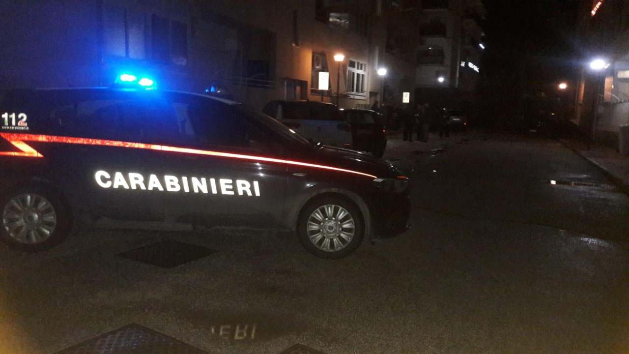 carabinieri a Racalmuto sulla scena del crimine