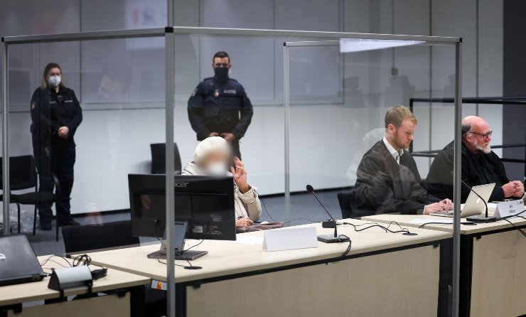 la donna in tribunale