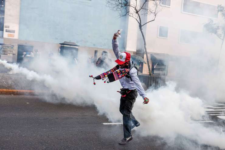 manifestante in Perù