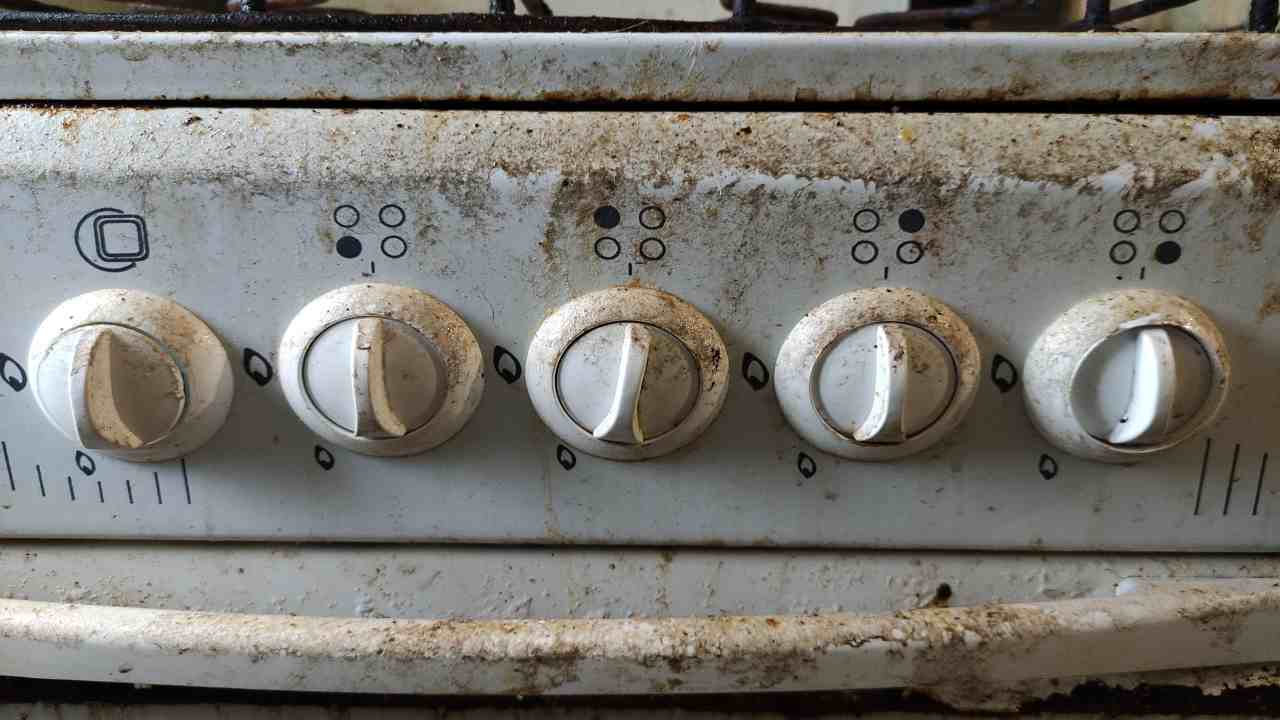 Forno: ecco come pulire le manopole