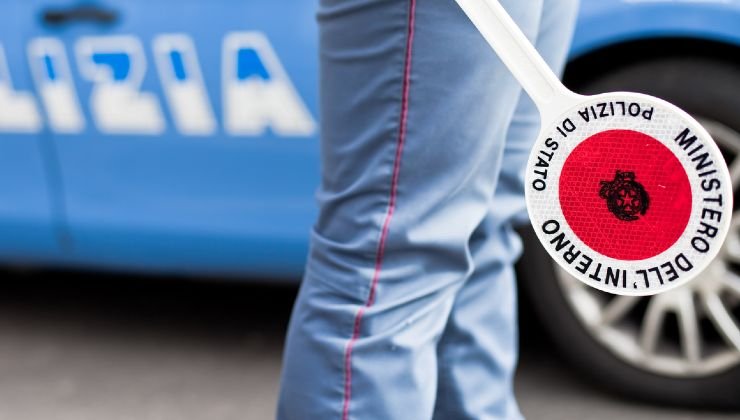 Multa per sosta nella corsia di emergenza 