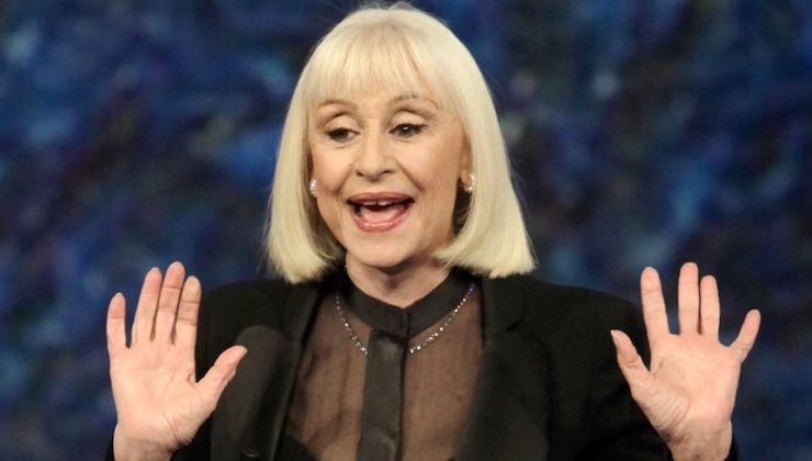 Raffaella Carrà sorridente 