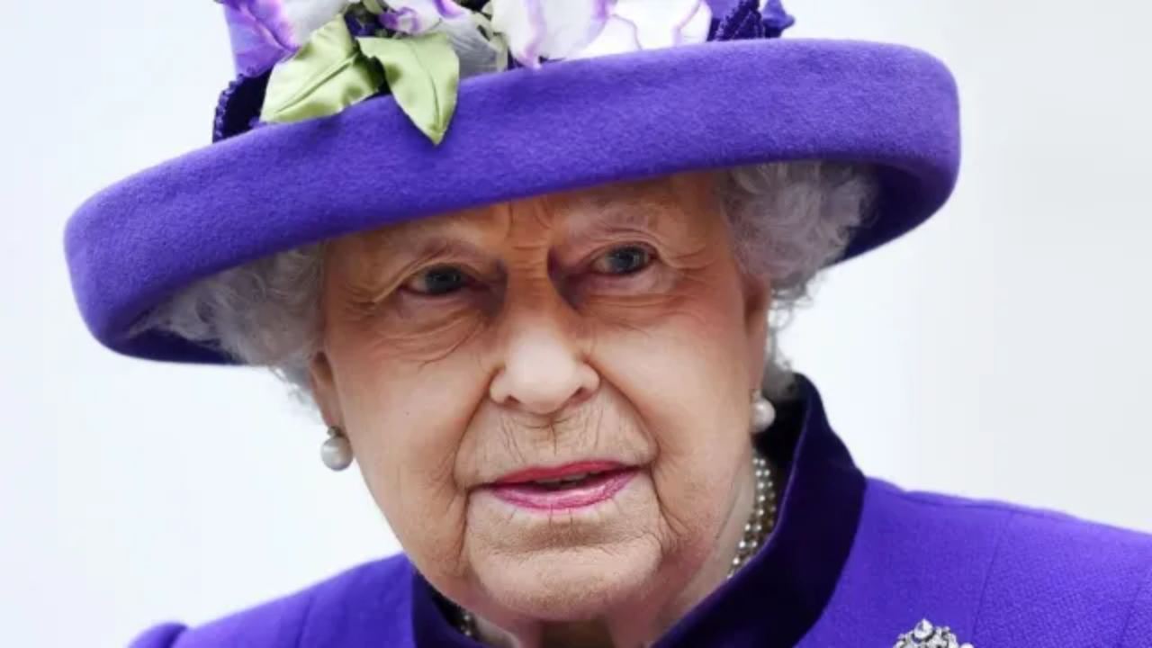 Regina Elisabetta II: il gesto della sua dama