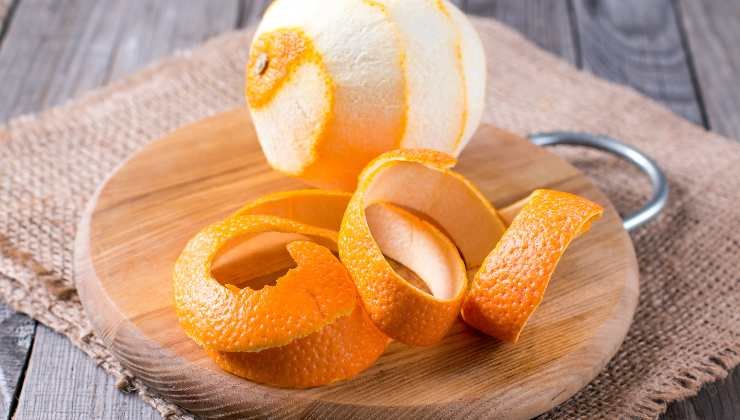 Preparación con cáscaras de naranja