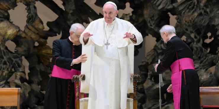 Papa Francesco invia biglietto a Monsignor Georg Gaenswein