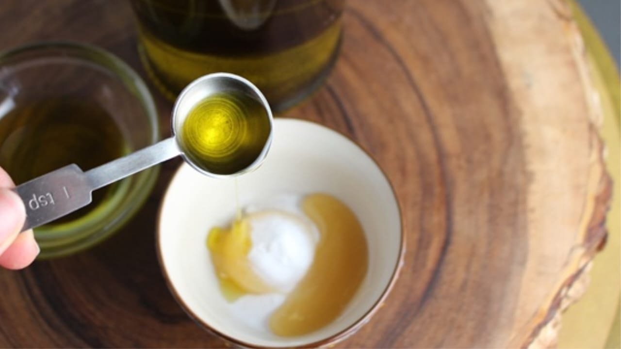 Backpulver und Olivenöl