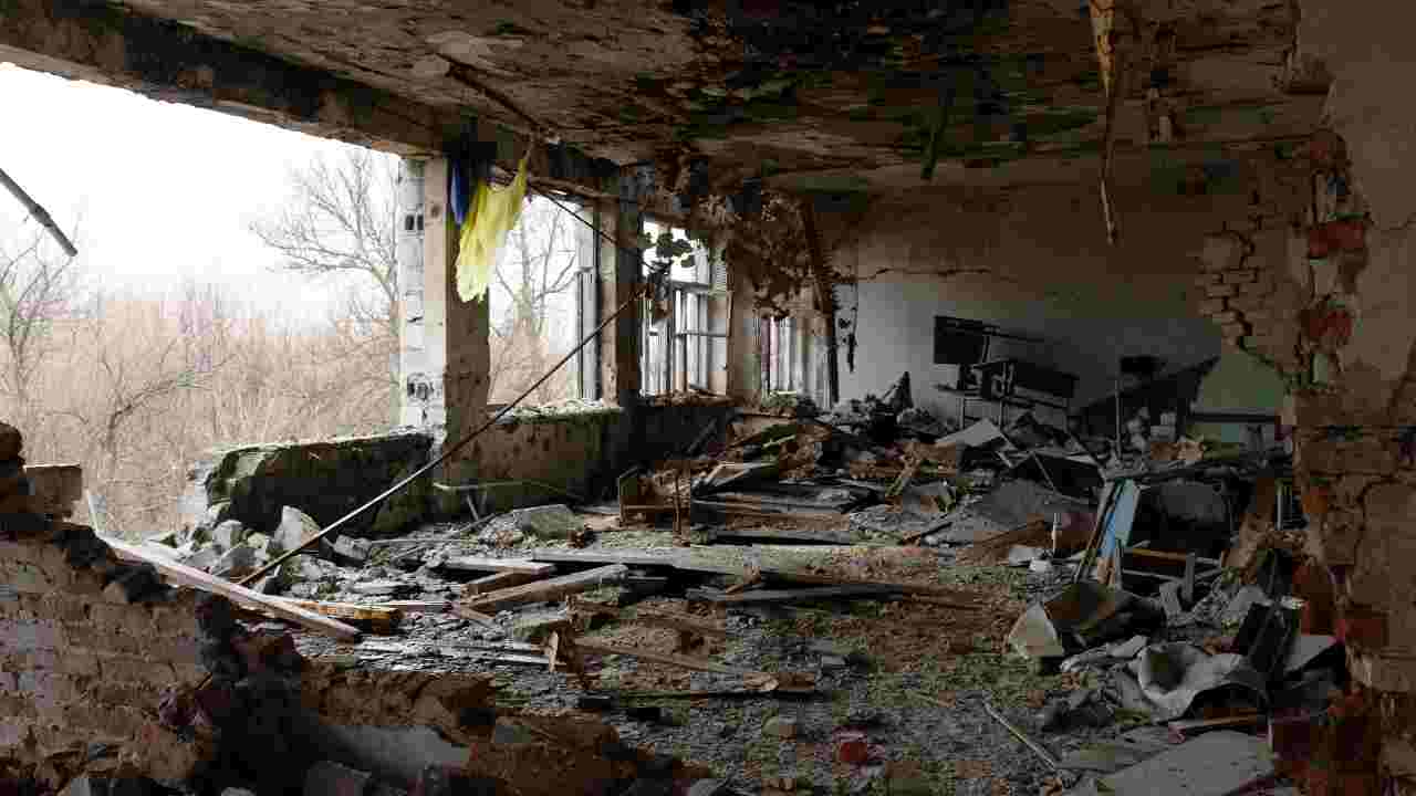 Edificio distrutto bombardamento Ucraina