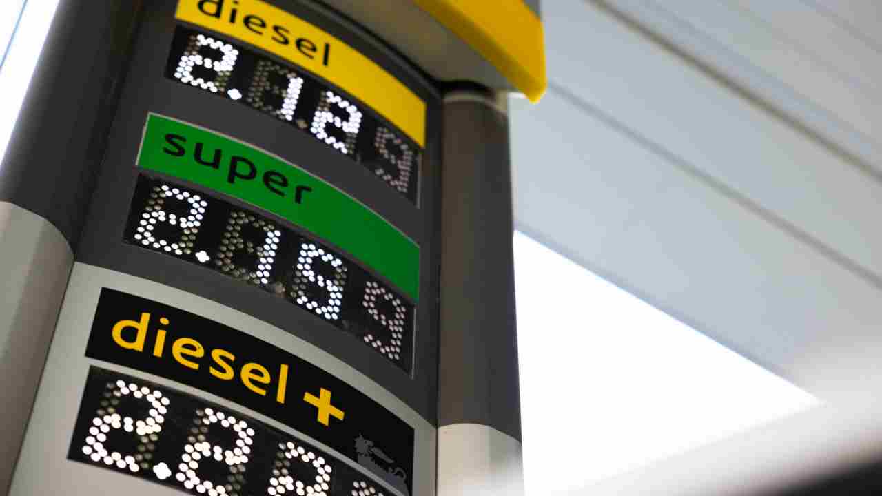 Espositore prezzi carburanti