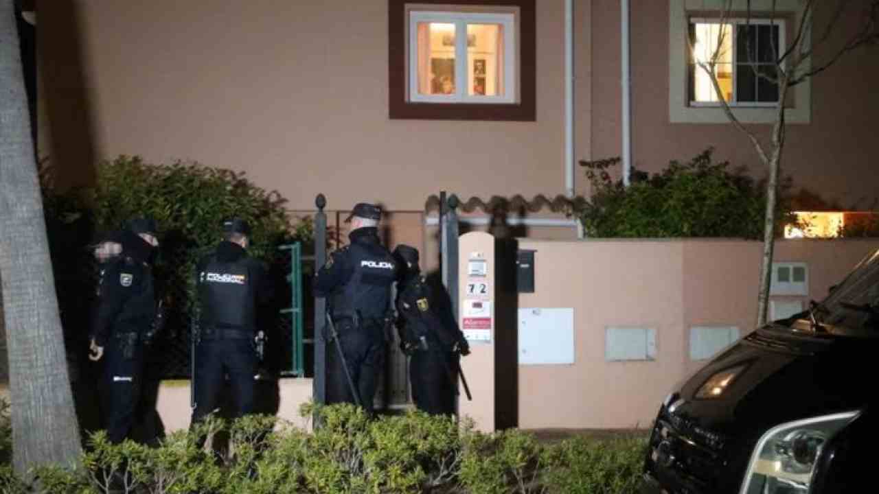 La casa dove sono stati ritrovati i corpi