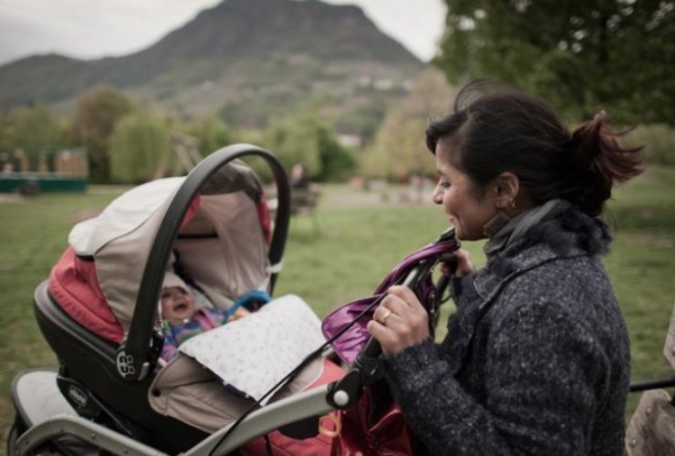Mamma con bambino appena nato