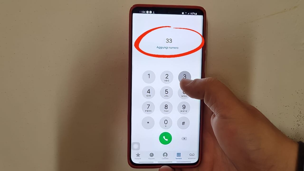 Numero 33 sul telefono 