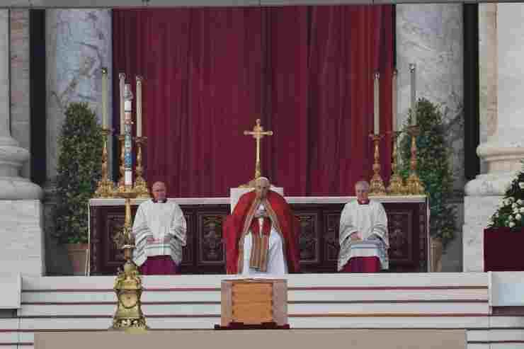 Papa Francesco durante i funerali