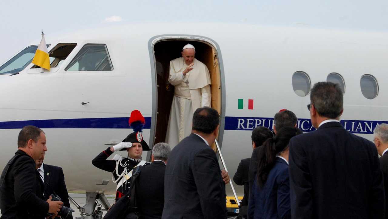 Papa Francesco in aereo