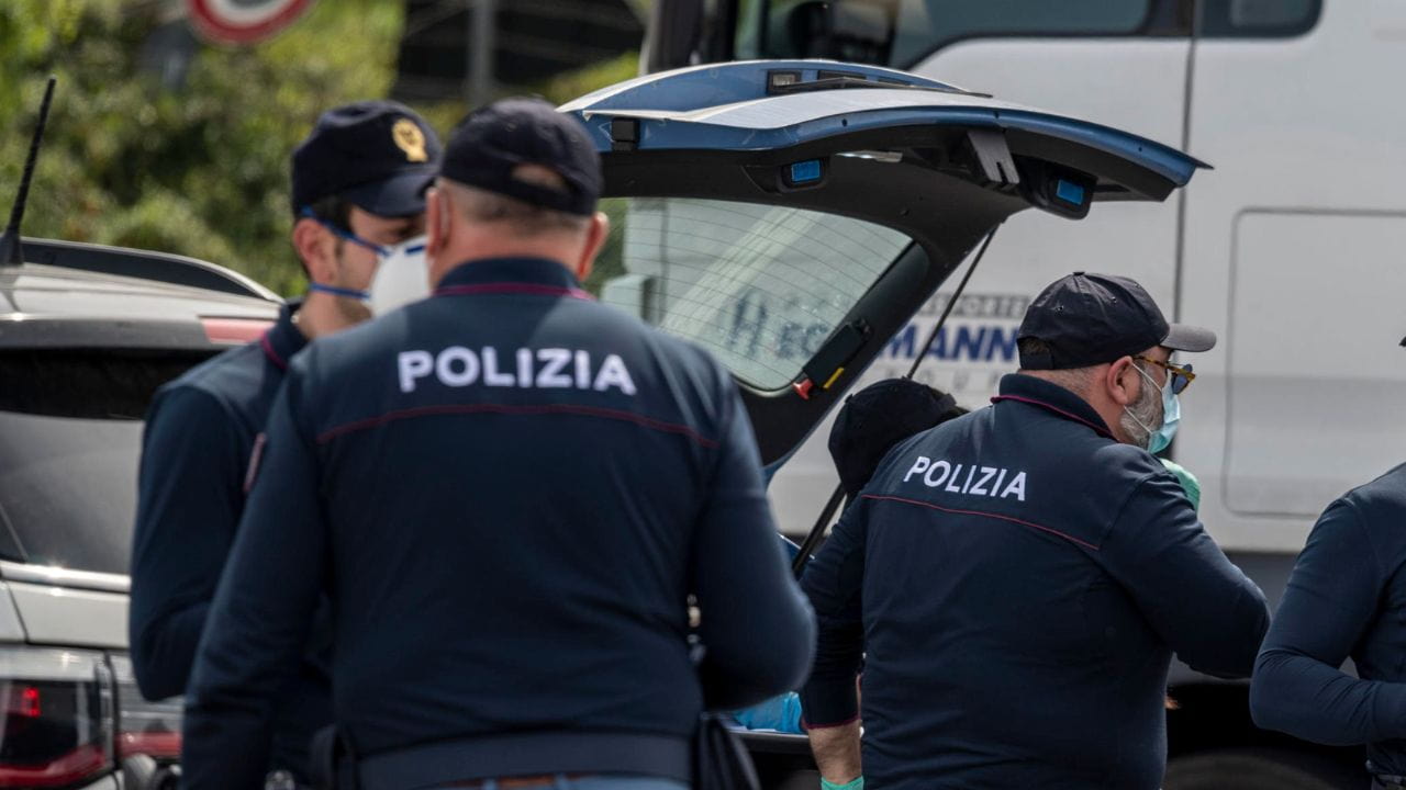 Polizia in autogrill