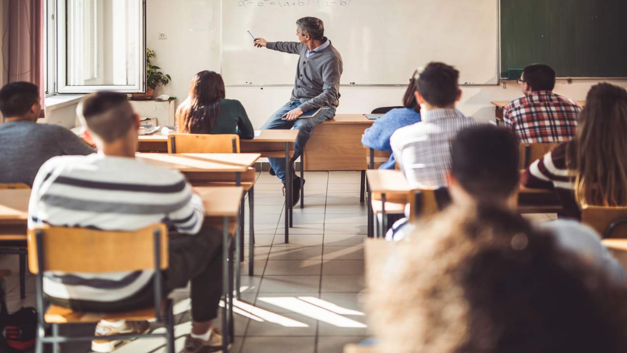 Ragazzi in aula scolastica