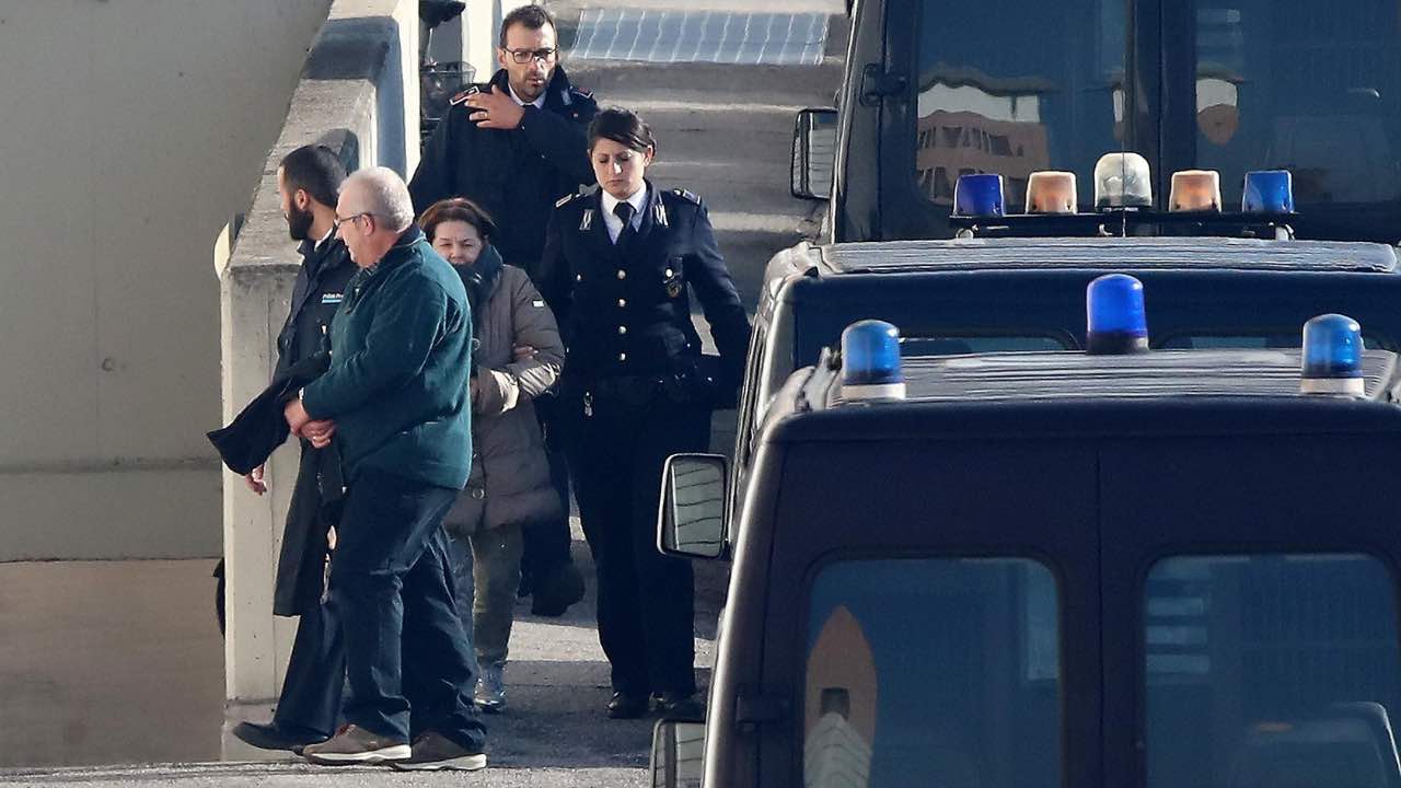 Rosa Bazzi e Olindo Romano arrivano alla Corte d'Appello di Brescia