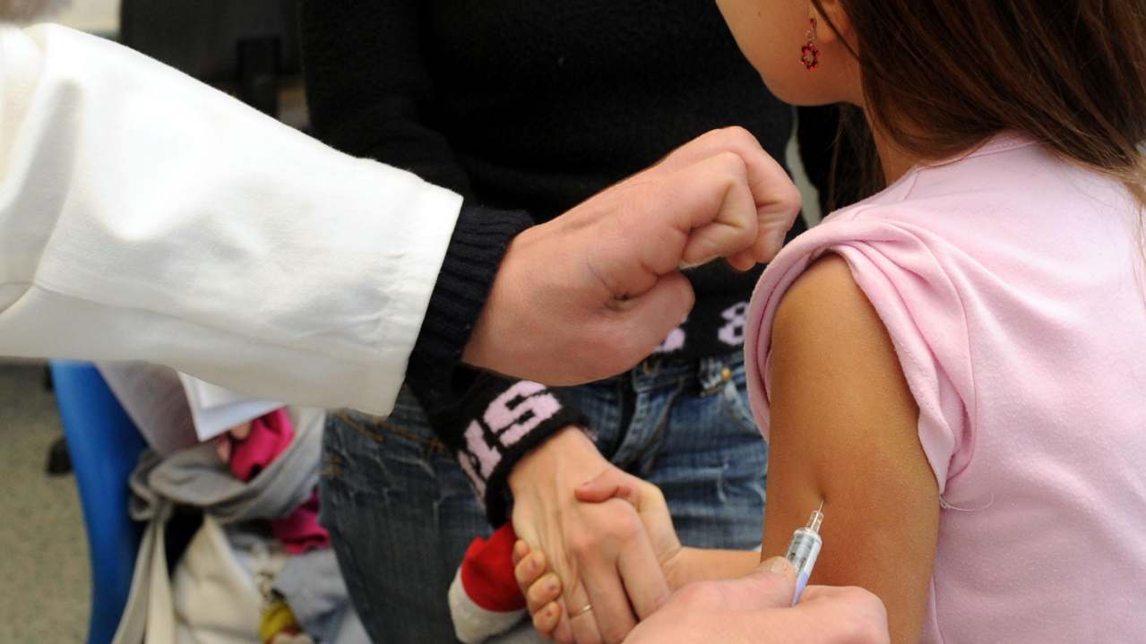 Vaccino ad una bambina