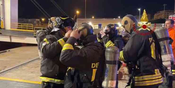 Vigili del Fuoco al porto di Palermo