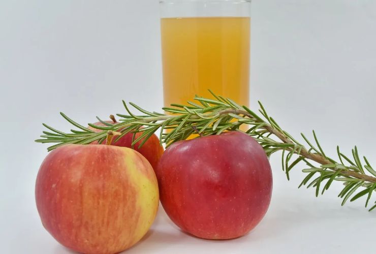 Apfel-Rosmarin-Kräutertee