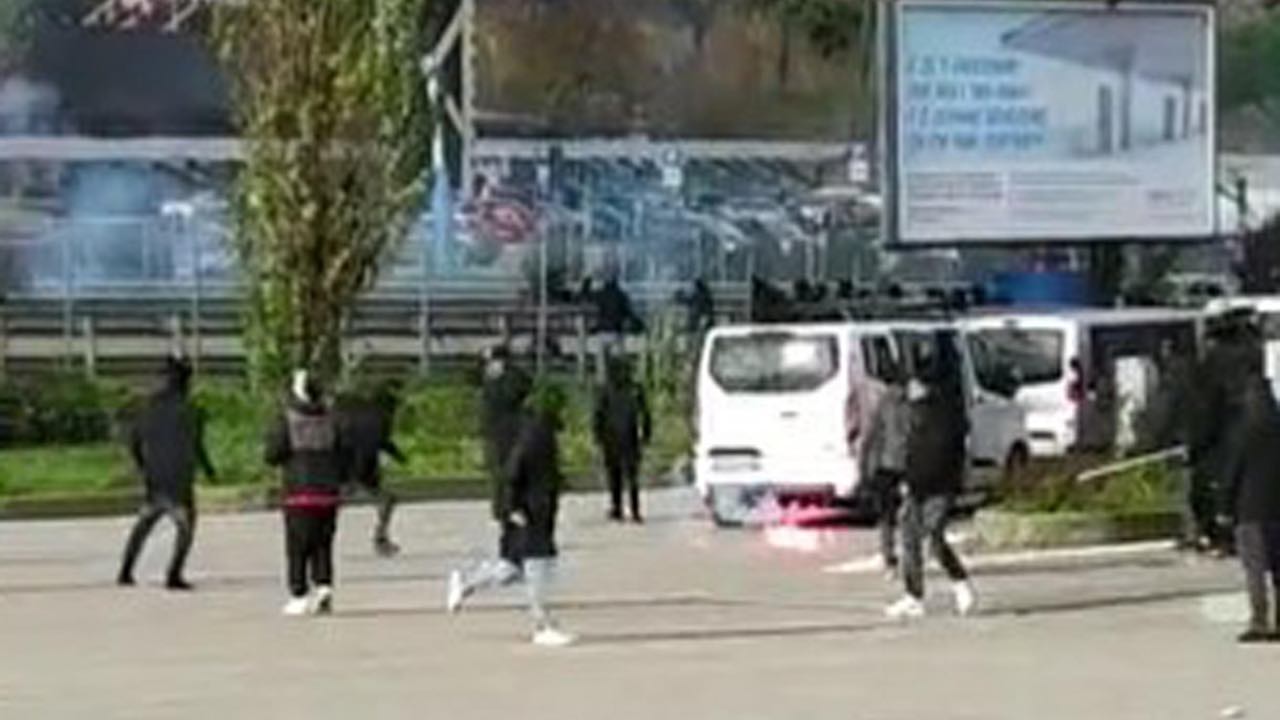 scontro tra i tifosi