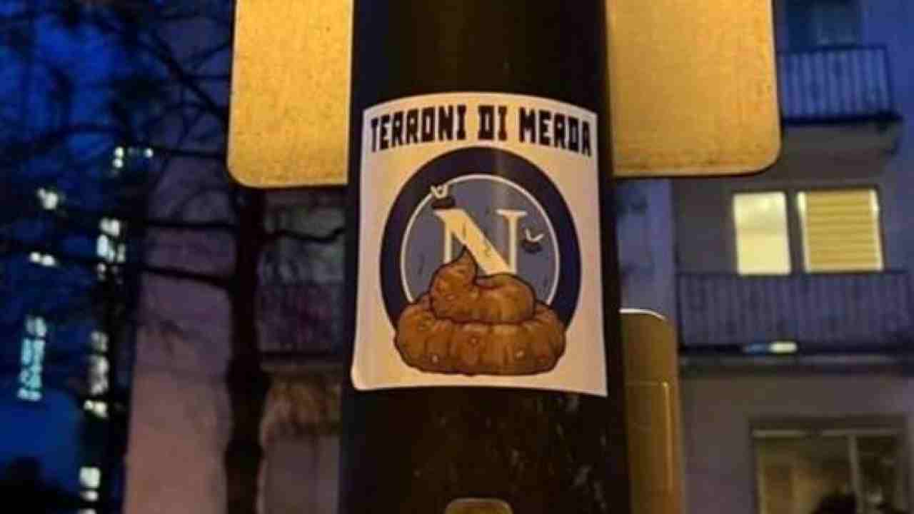 Adesivi contro i tifosi napoletani