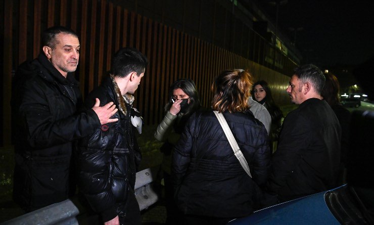 I genitori di Luca Sacchi, Alfonso e Bianca, all'uscita del tribunale dopo la lettura della sentenza