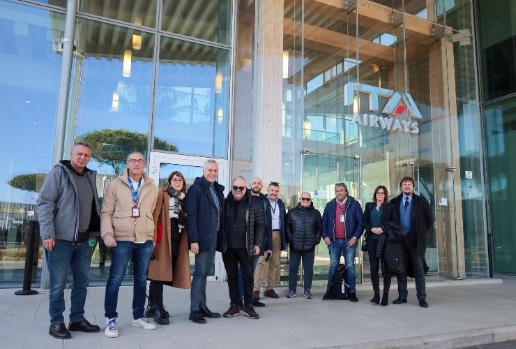 I rappresentanti di Filt cgil, FIt cisl, Uiltrasporti, Ugl trasporto aereo, Anpac, Anpav, Anp, Fast confsal durante l'incontro tra Ita Airways e i sindacati di categoria