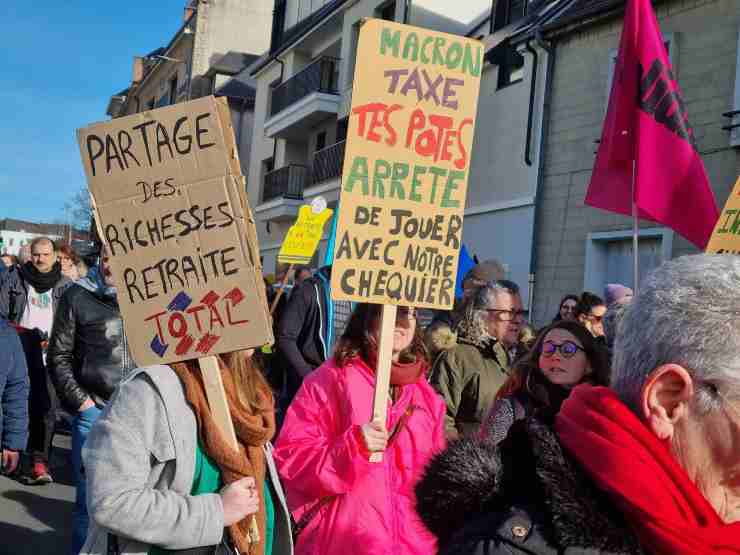Manifestanti in Francia