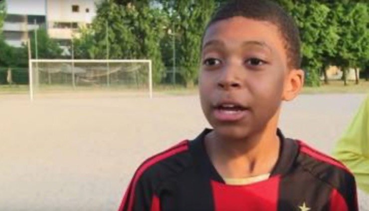 Mbappè con la maglia del Milan