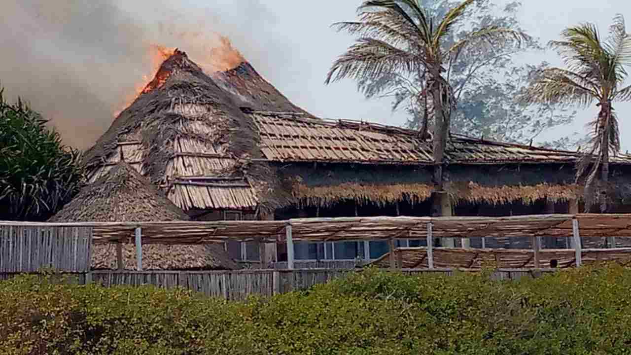 Resort Barracuda in fiamme