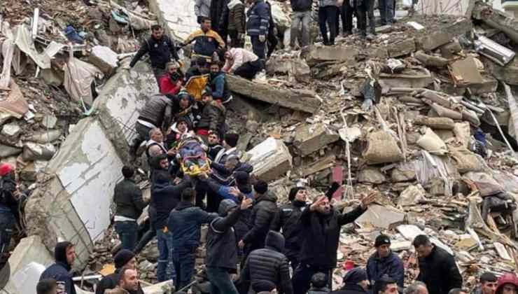 Siria macerie dopo il sisma 