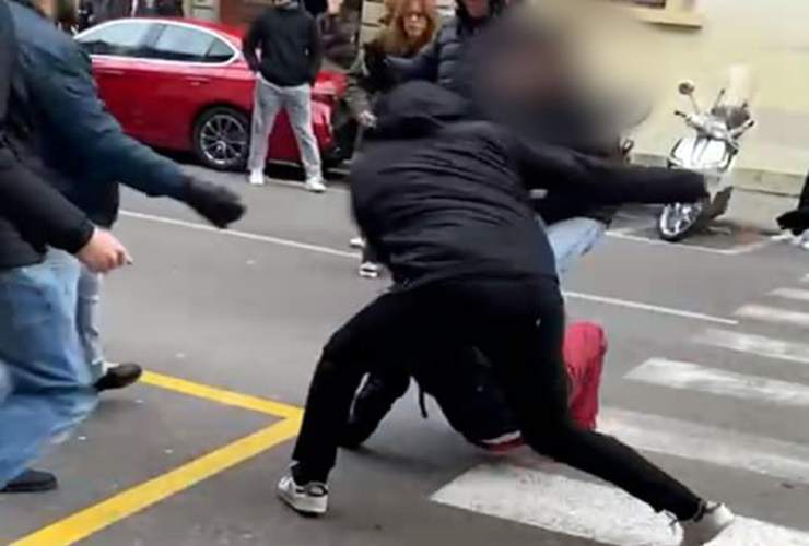 Studenti picchiati a Firenze