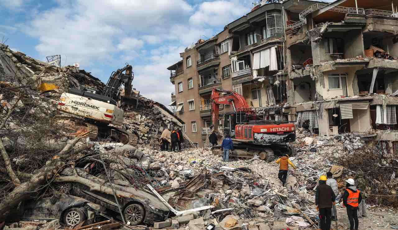 Turchia, palazzo distrutto dal terremoto