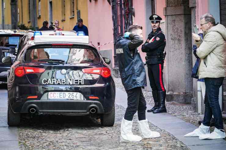 carabinieri sul luogo della tragedia